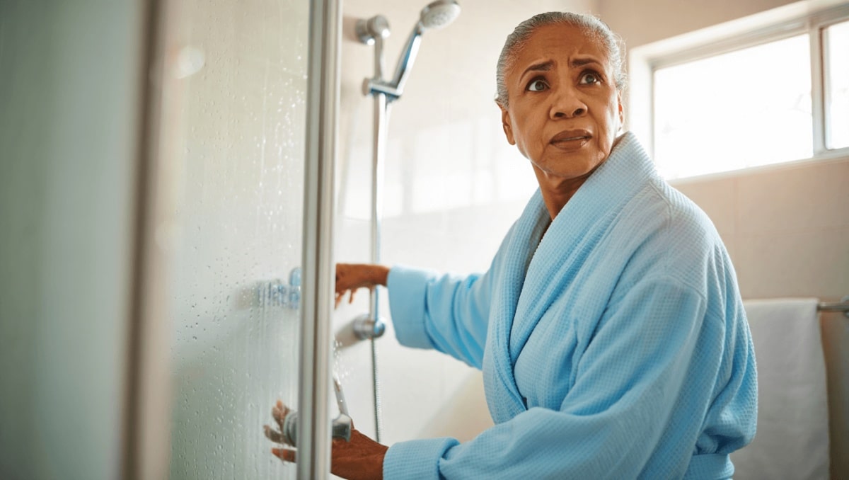 Après 60 ans, la bonne fréquence de douche n’est pas celle que vous croyez