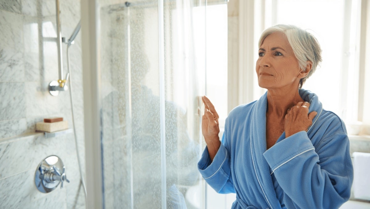 Après 65 ans, se doucher tous les jours est une erreur: la fréquence recommandée qui va en surprendre plus d