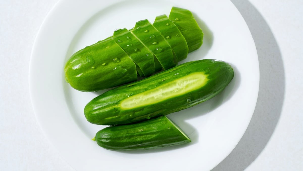 Les médecins révèlent que manger du concombre en salade provoque...