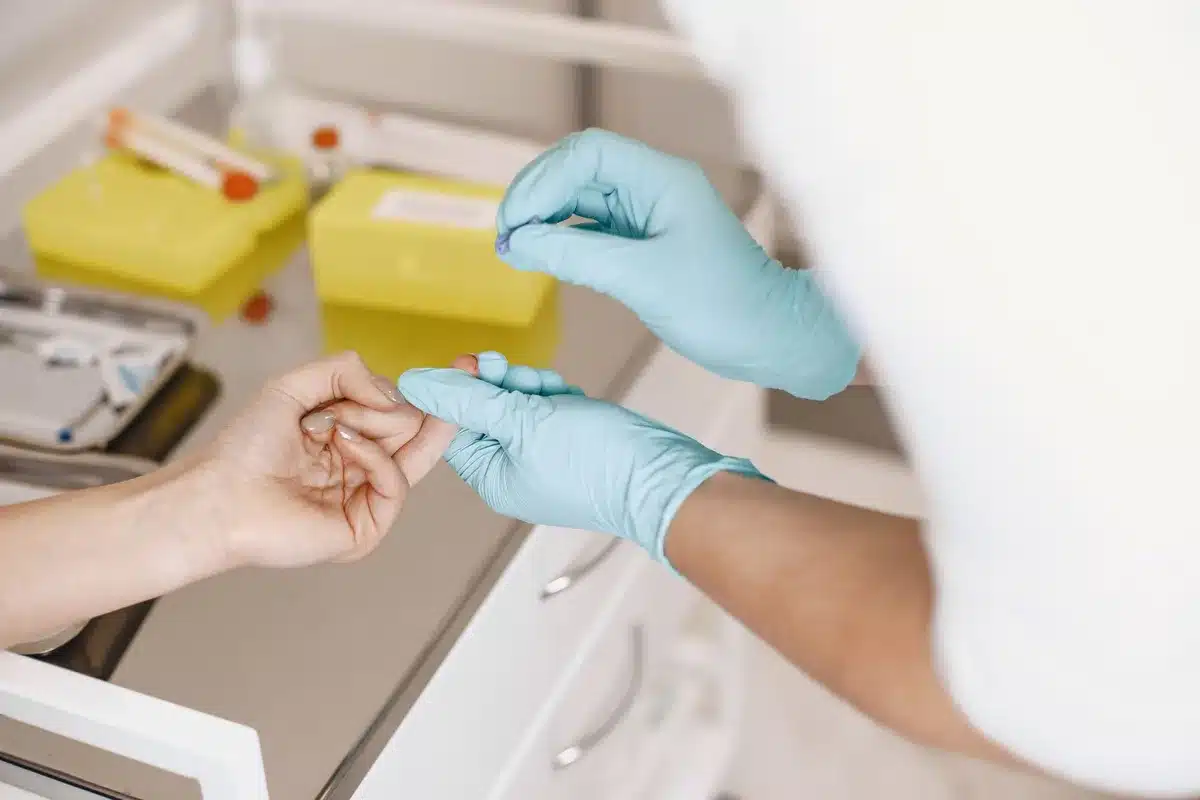 Microscopic view of circulating biomarkers and tumor DNA in blood sample analysis